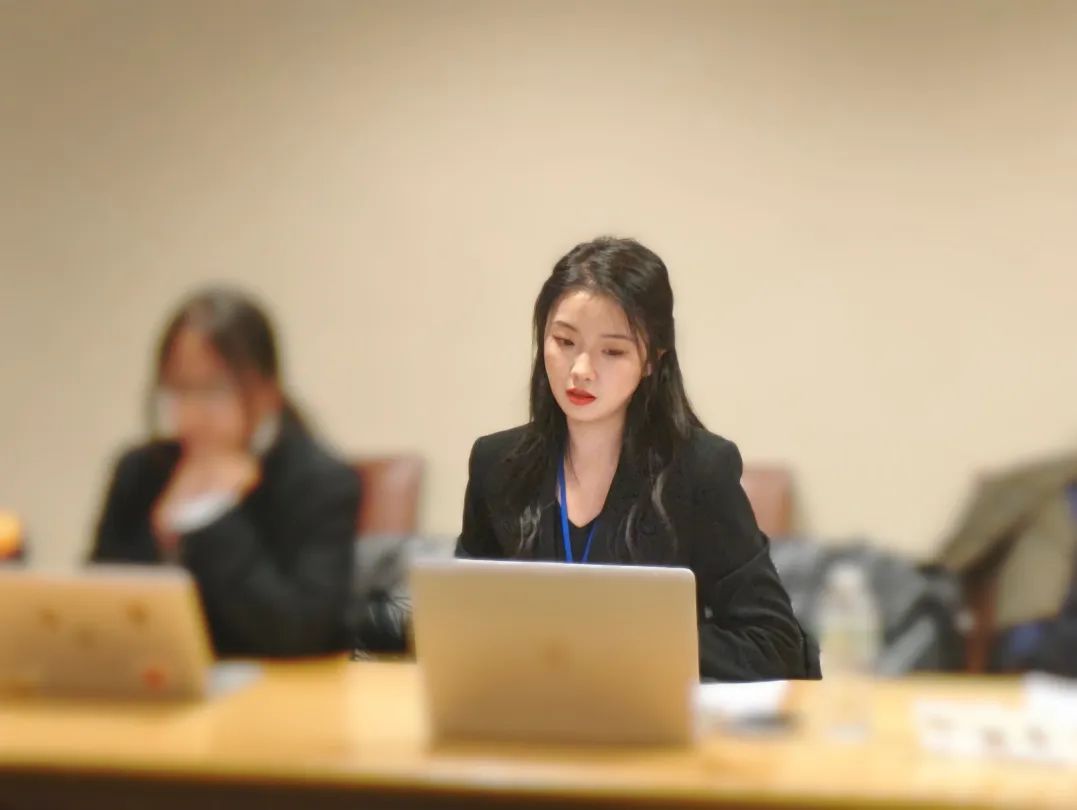 뻨̨˫࣡һ·׷ǰУ